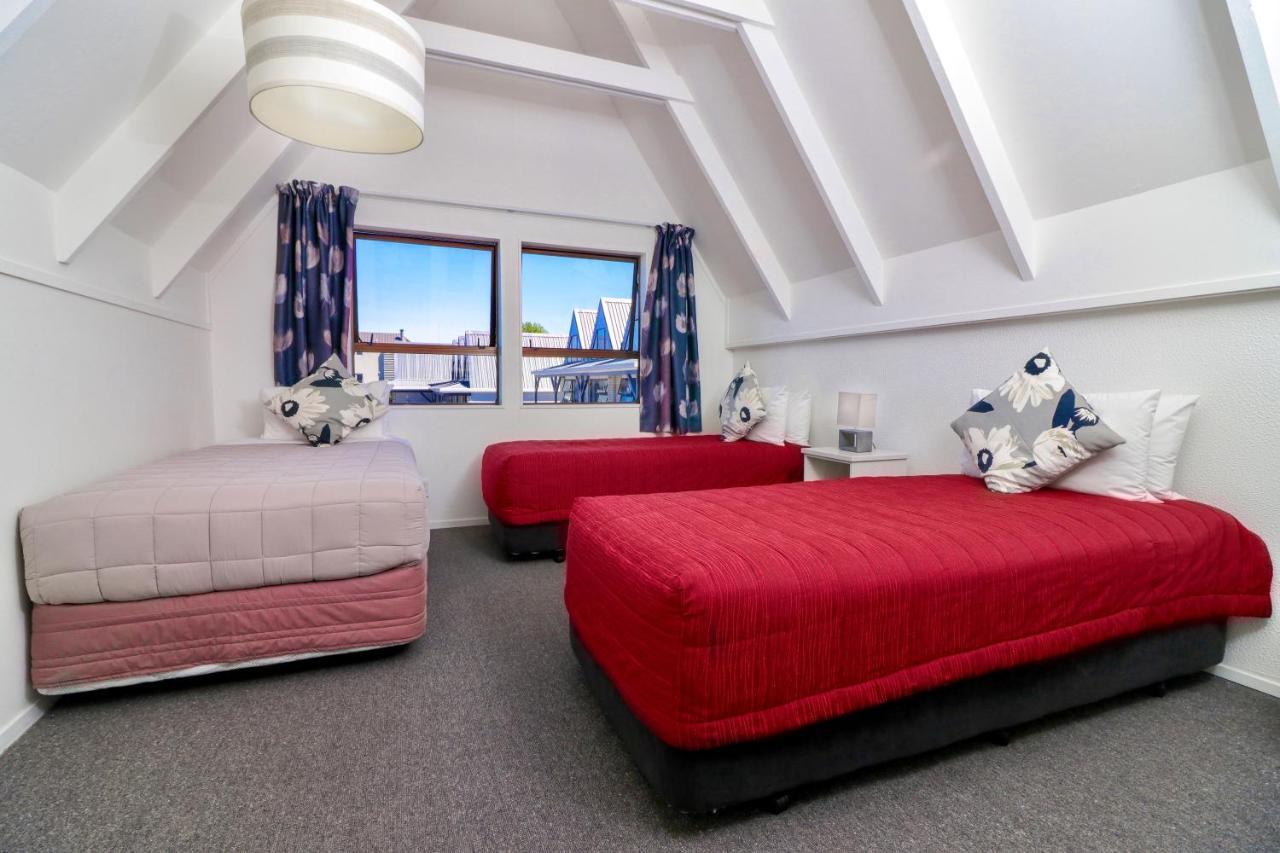 Gables Lakefront Resort Таупо Екстер'єр фото