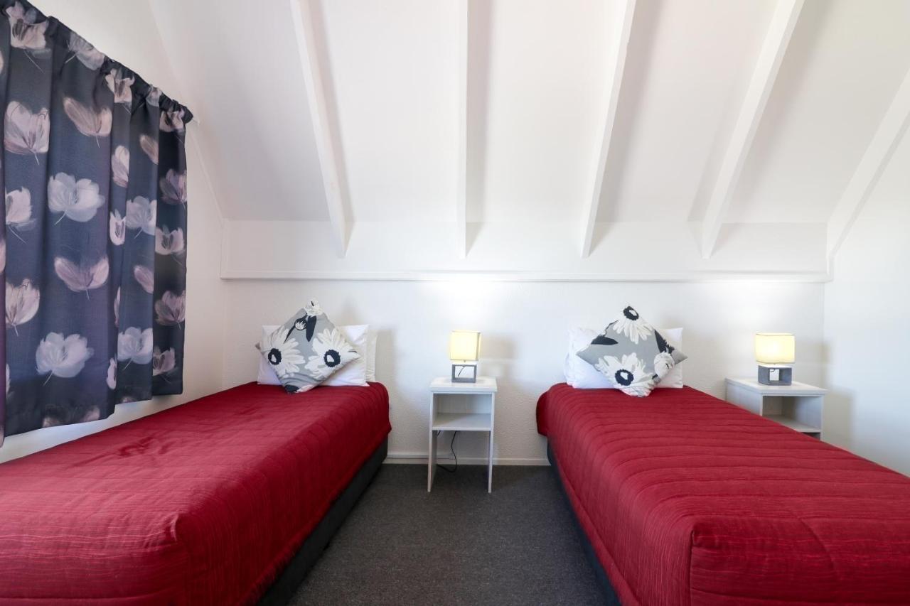 Gables Lakefront Resort Таупо Екстер'єр фото